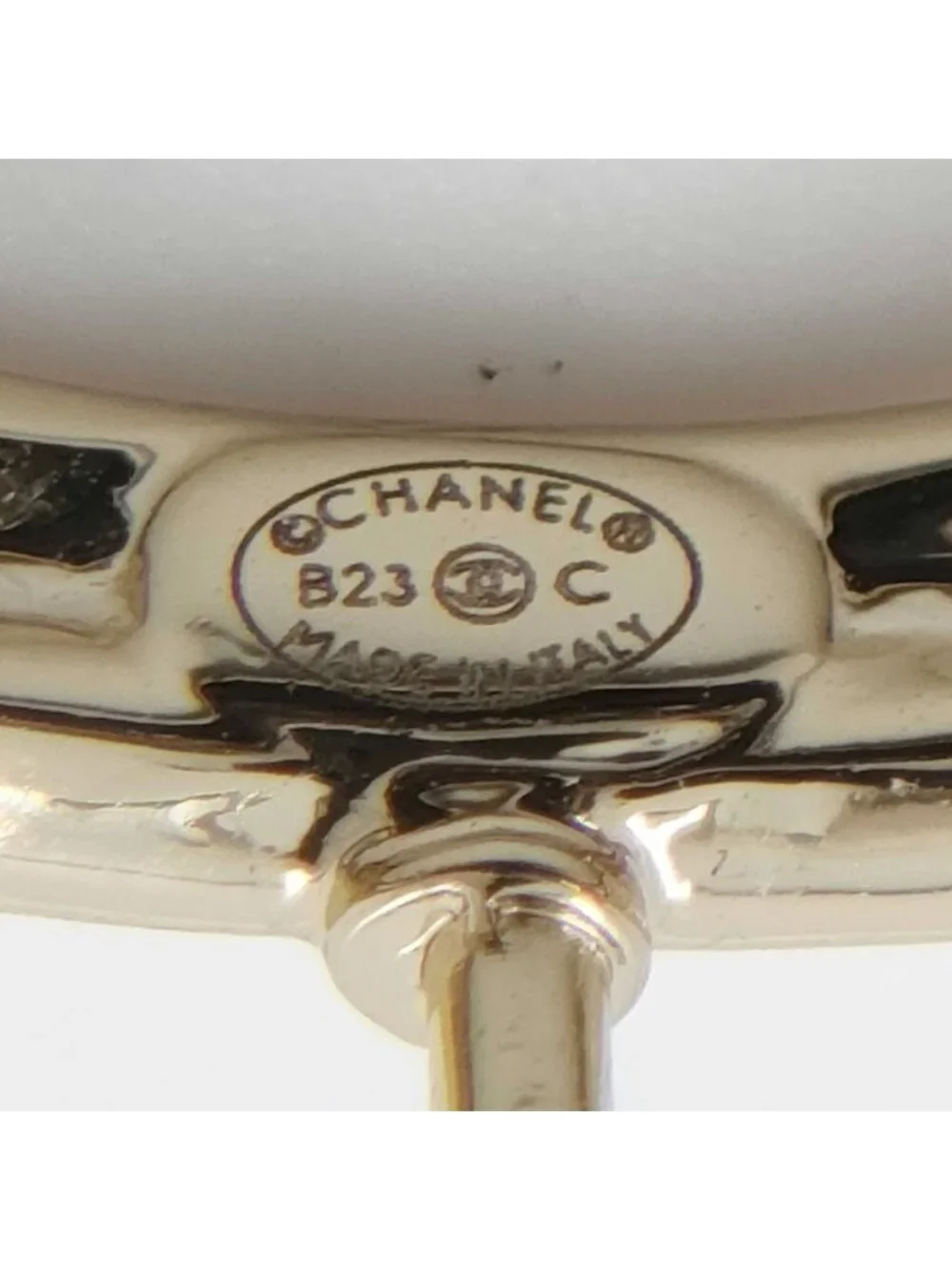 Chanel Brooch CC Logo Gold Quilted Bag